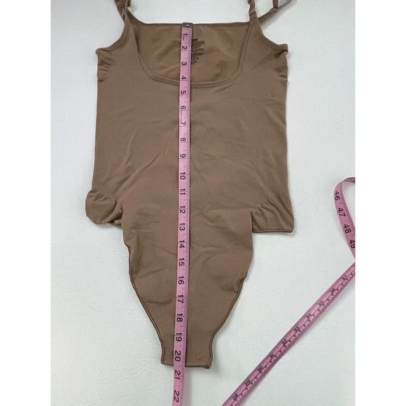 NEW!! SKIMS Bodysuit, Size 4XL. Adjustable Straps. Snap Bottom. Without Tags. - Picture 8 of 8